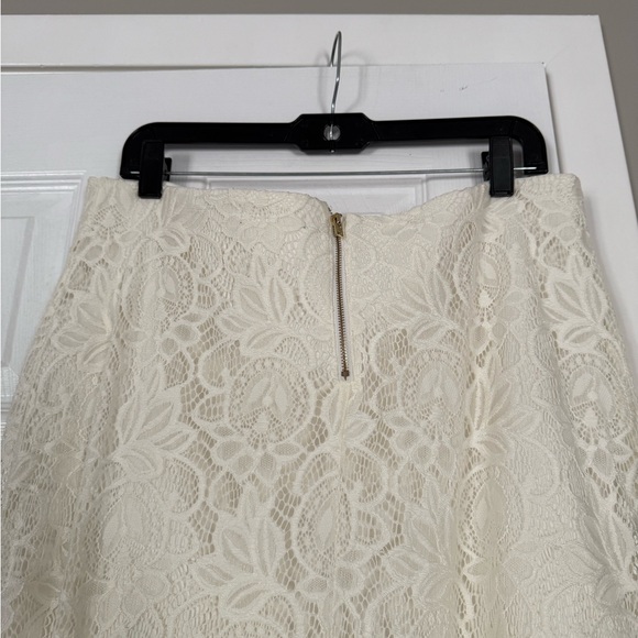 Material Girl Cream Shorts Pant Lace Skirt Festivals Beach - Picture 6 of 7